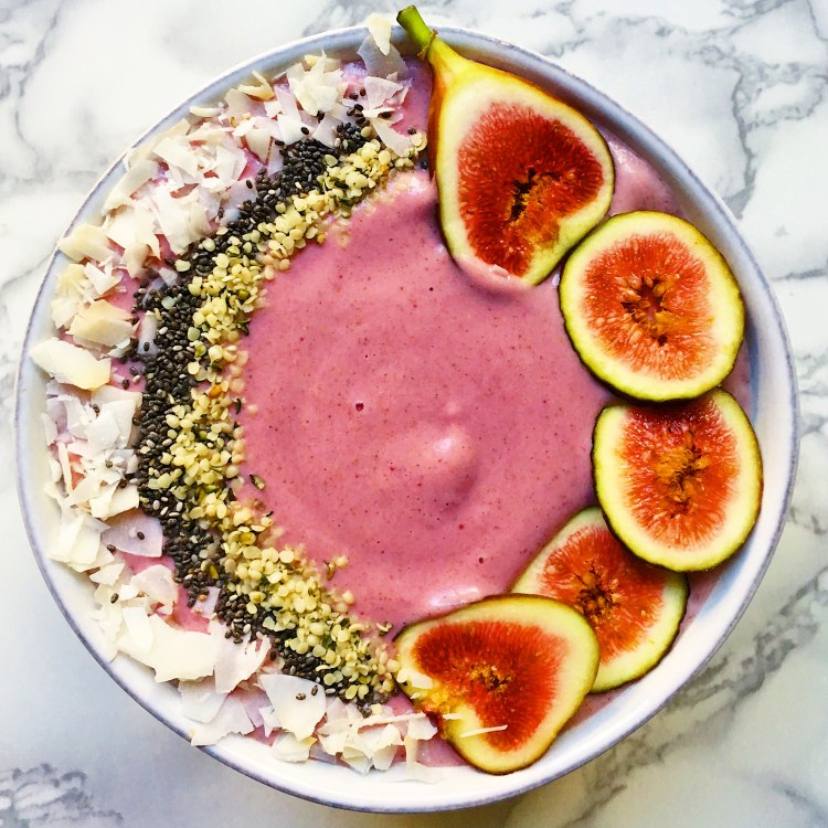 Strawberry Smoothie with Summer Figs | veggiesthenwine.com